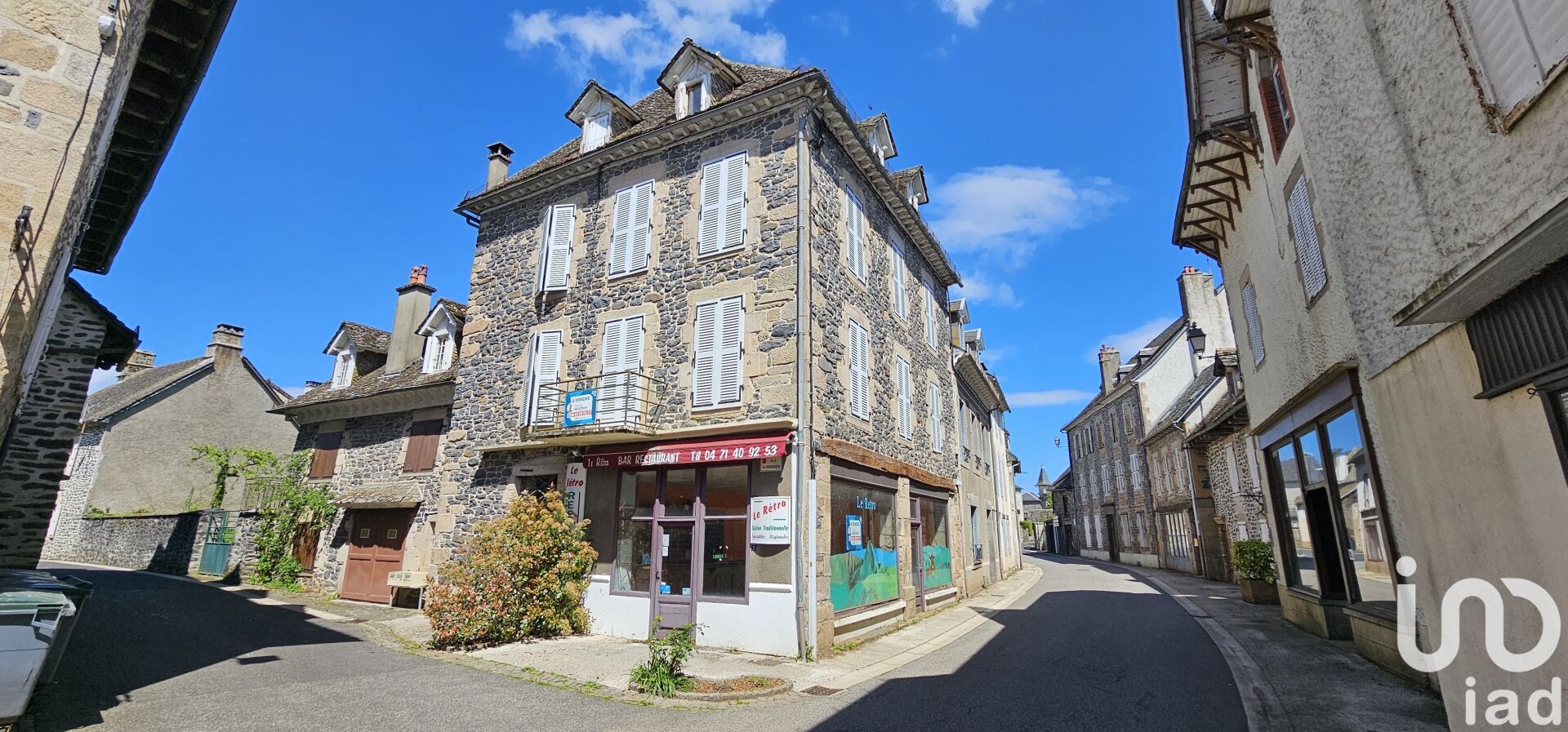 Pleaux - 360m² - 1p.