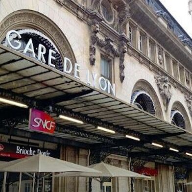 Commerce  988000 €