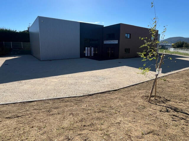 Local Commercial 430 m2 à DAVEZIEUX à avec Mezzanine — photo du bien