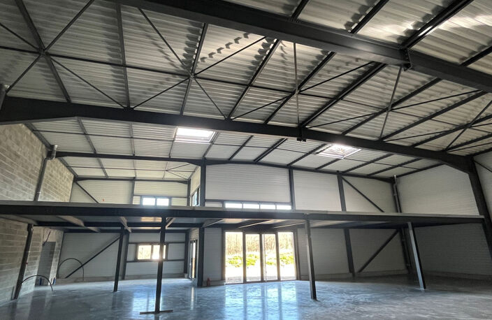 Local Commercial 430 m2 à DAVEZIEUX à avec Mezzanine — photo 2
