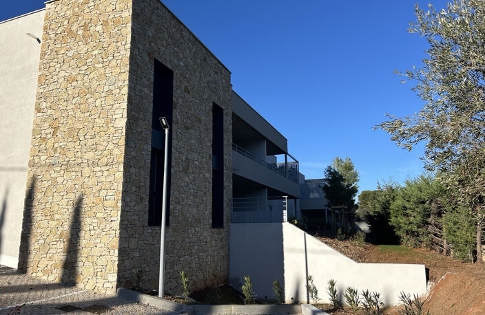 NIMES CAMPLANIER appartement T4 de 98 m2 en rez de jardin, d — photo 4