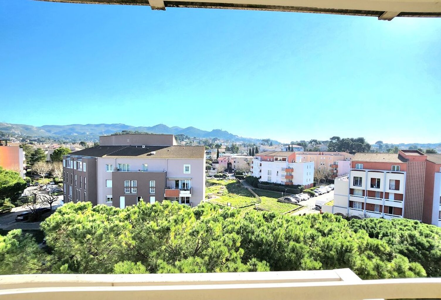 EXCLUSIVITE / COEUR DE PLAN DE CUQUES / DUPLEX T5 110 M² / — photo 1