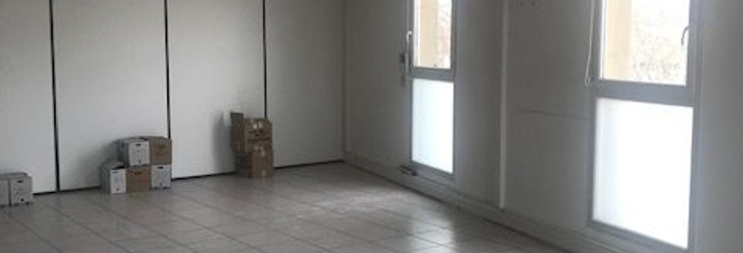 Commerce   m² à louer à Nîmes (30000)