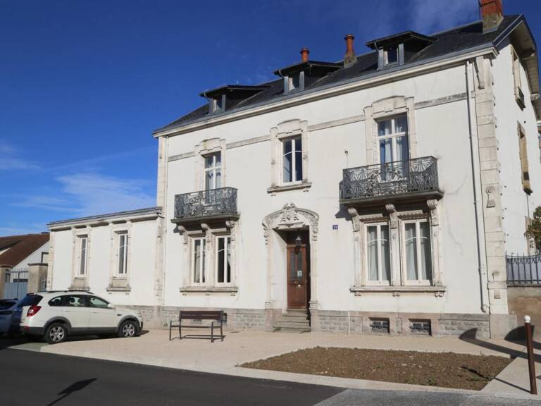 Maison bourgeoise à vendre au centre ville d'Autun — photo 1