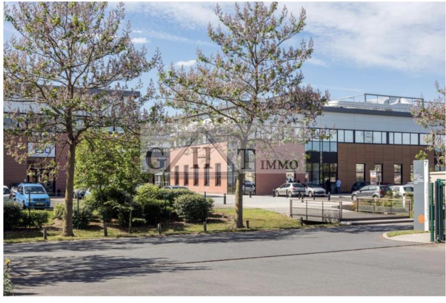 ENTREPÔT BUREAUX A LOUER A VILLENEUVE-LA-GARENNE — photo 1