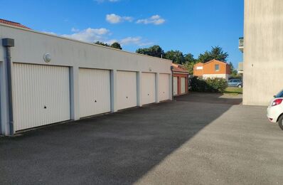 vente garage 23 990 € à proximité de Saint-Léger-les-Vignes (44710)