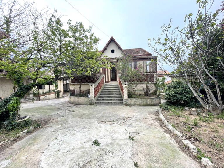 MAISON A RENOVER DE 200m2 AVEC DEPENDANCE DE 100m2 — photo 1