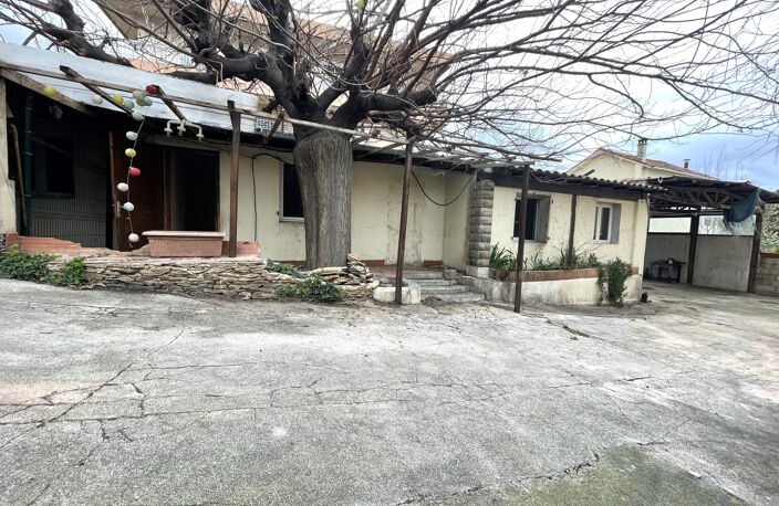MAISON A RENOVER DE 200m2 AVEC DEPENDANCE DE 100m2 — photo 2