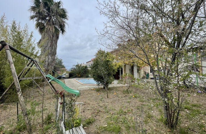 MAISON A RENOVER DE 200m2 AVEC DEPENDANCE DE 100m2 — photo 3