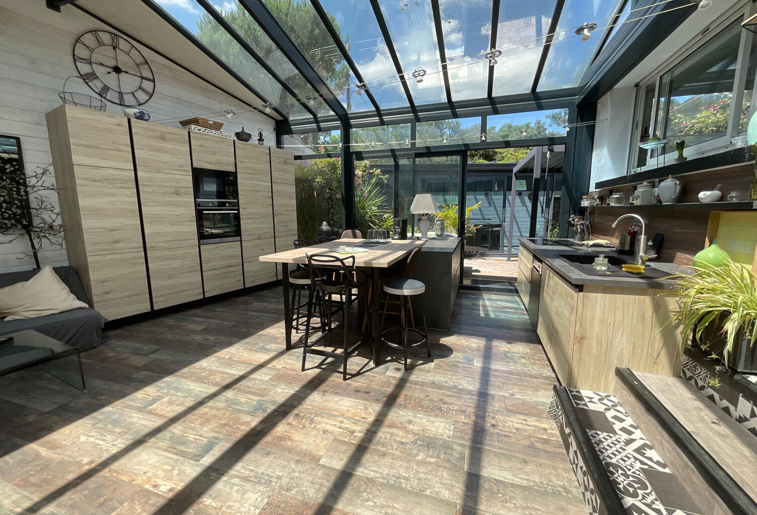 MAISON 7 PIECES- 232 m2 LONGEVILLE SUR MER PROCHE PLAGE — photo 1