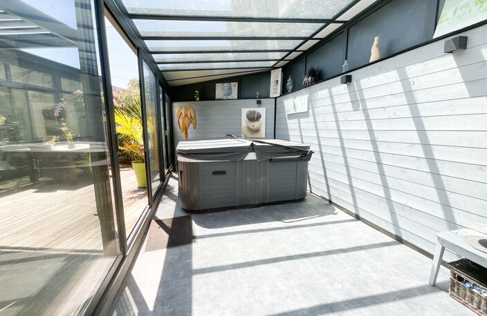 MAISON 7 PIECES- 232 m2 LONGEVILLE SUR MER PROCHE PLAGE — photo 5