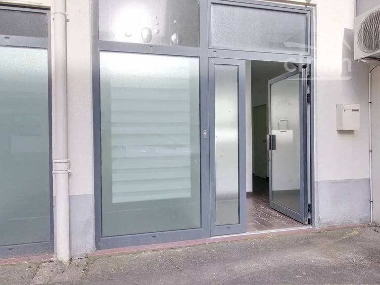 Local commercial — photo 1