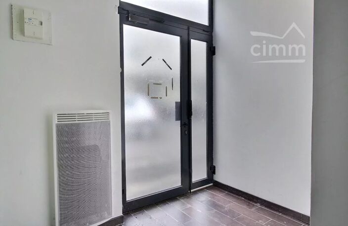 Local commercial — photo 2