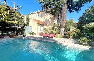 Maison de maitre XVIIIᵉ avec jardin et piscine au coeur de ville — photo du bien