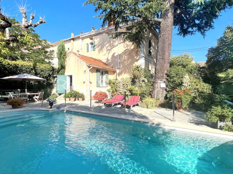 Maison de maitre XVIIIᵉ avec jardin et piscine au coeur de ville — photo 1