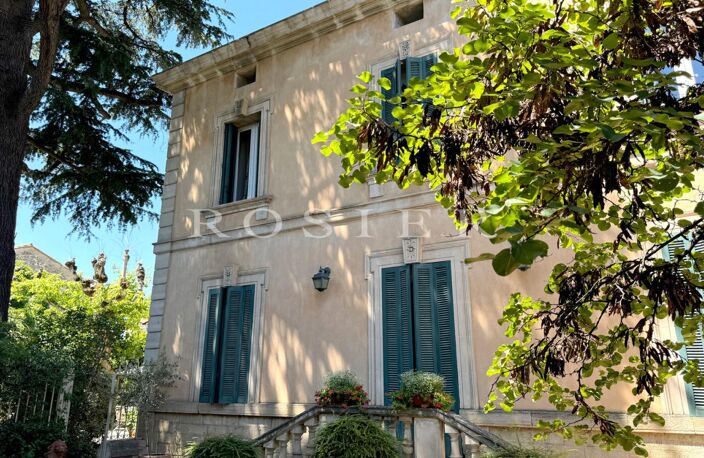 Maison de maitre XVIIIᵉ avec jardin et piscine au coeur de ville — photo 2