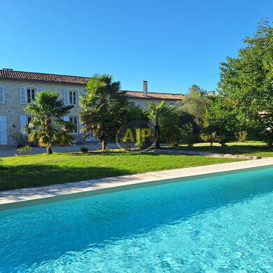 Maison 15 pièces 899600 €