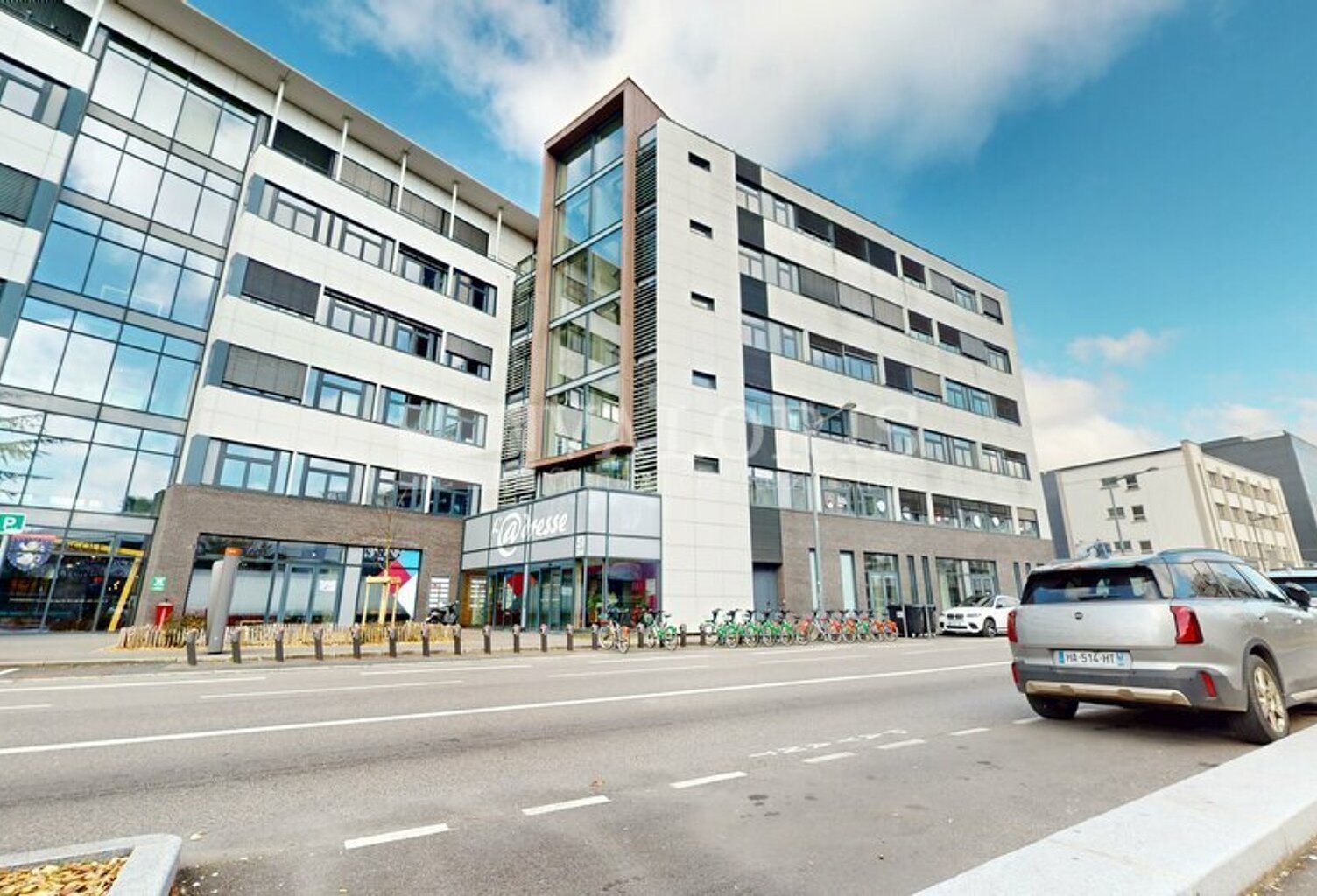 BUREAUX à LOUER — photo 1