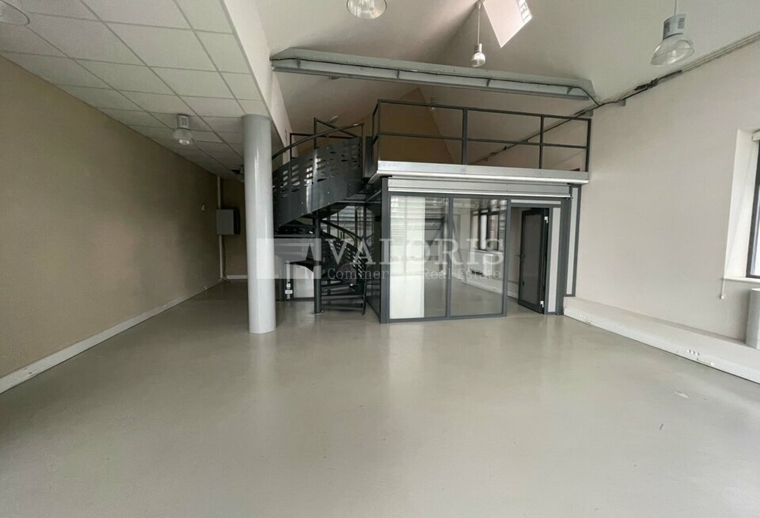 BUREAUX à LOUER — photo 1