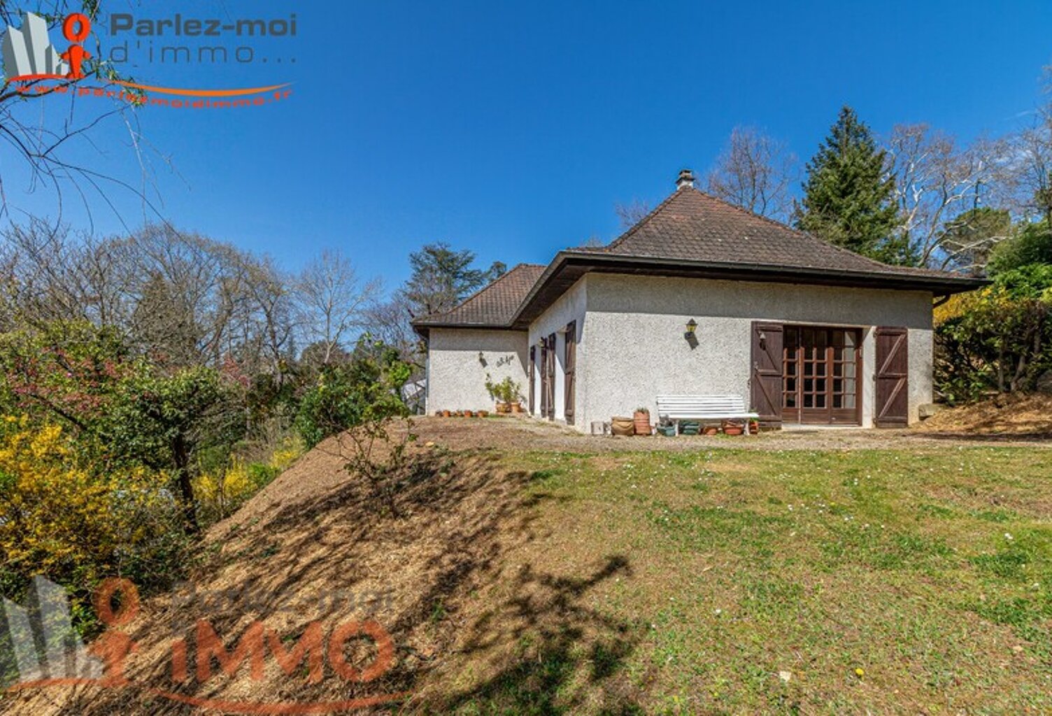 Villa — photo 1