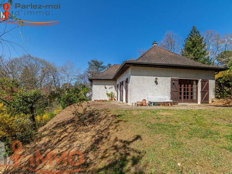 Villa — photo 1