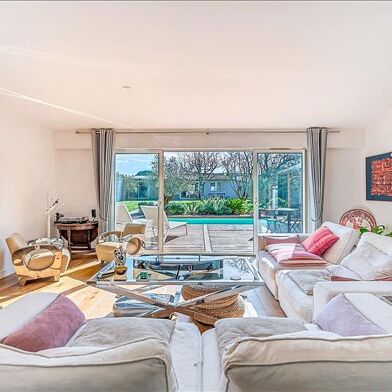 Maison 6 pièces 902000 €