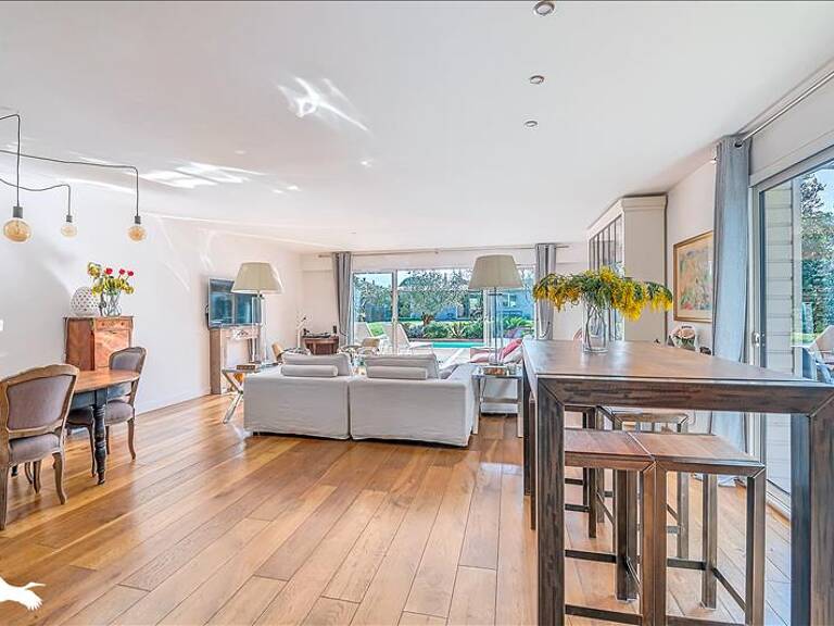 Contemporaine de 6 pièces principales — photo 1