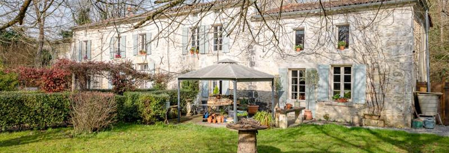 Maison 10 Pièces 270 m² à vendre à Saint-Césaire (17770)