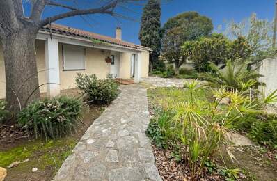 Maison de plain-pied avec garage et jardin — photo du bien