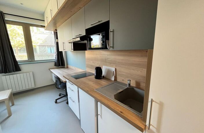 STUDIO MEUBLÉ TOUTES CHARGES COMPRISES — photo 3