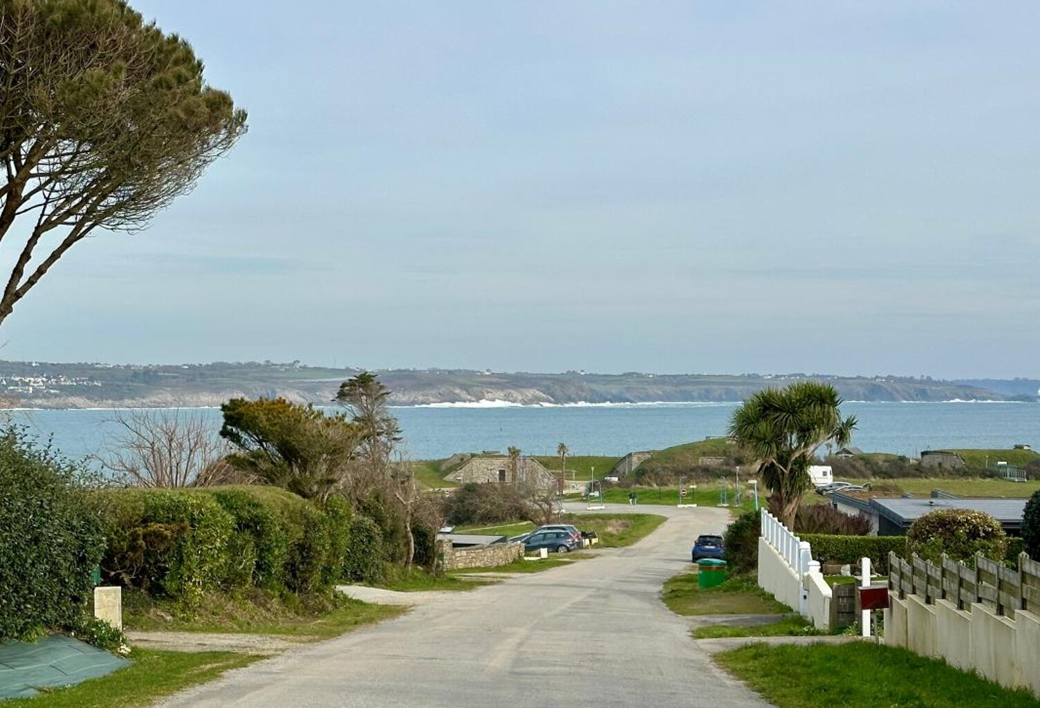 PLOUGONVELIN ensemble de bâtiments à deux pas des plages — photo 1