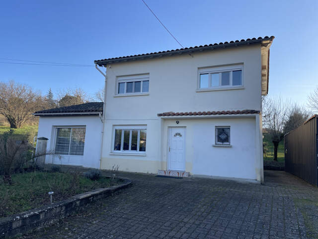Maison familiale à Casteljaloux avec grand terrain et garage — photo du bien
