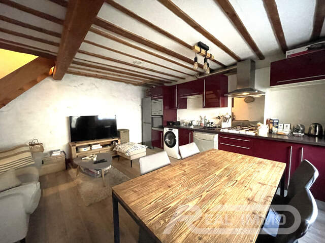 MAISON DE VILLE AVEC CAVE — photo du bien