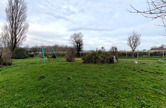 Maison T6 familiale avec terrain — photo 3