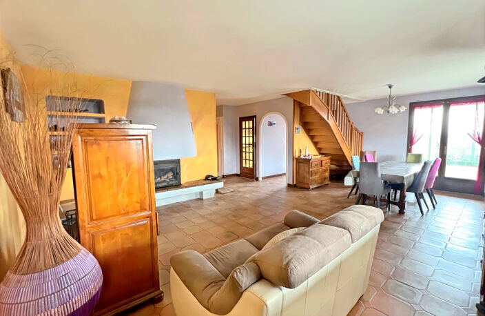 Maison T6 familiale avec terrain — photo 4