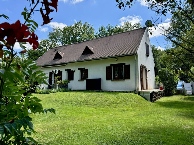 MAISON DE CHARME, ATYPIQUE, 4 CHAMBRES, TERRAIN 2000 M2 CALM — photo 1