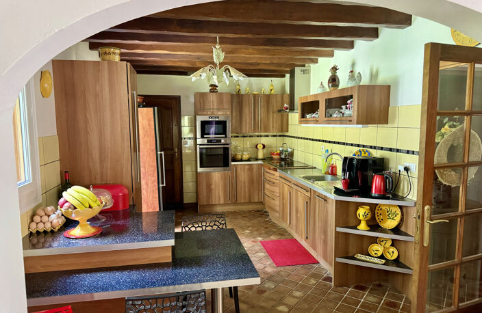MAISON DE CHARME, ATYPIQUE, 4 CHAMBRES, TERRAIN 2000 M2 CALM — photo 3