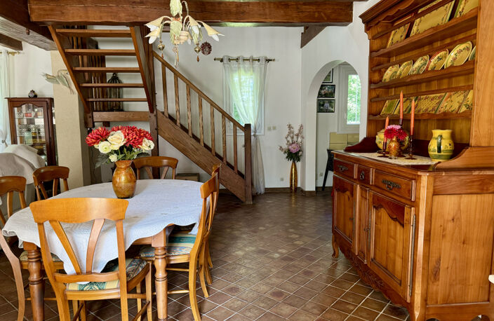 MAISON DE CHARME, ATYPIQUE, 4 CHAMBRES, TERRAIN 2000 M2 CALM — photo 4