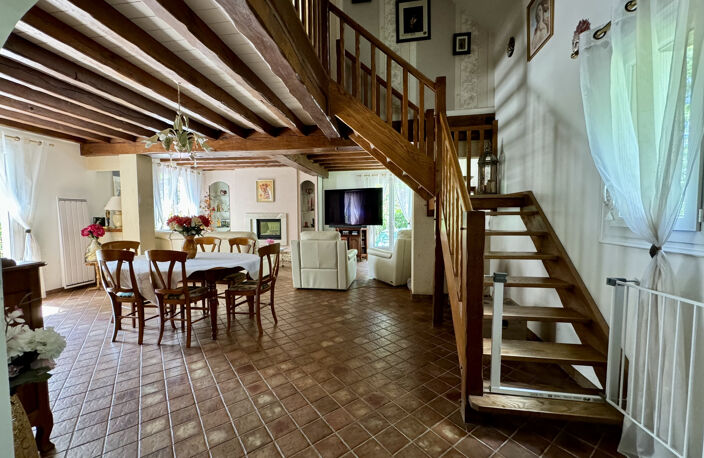 MAISON DE CHARME, ATYPIQUE, 4 CHAMBRES, TERRAIN 2000 M2 CALM — photo 5
