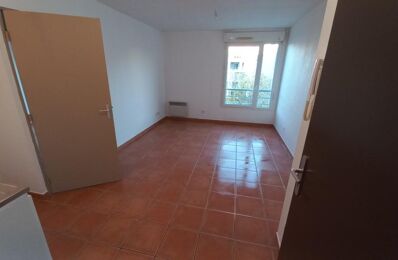 location appartement 560 € CC /mois à proximité de Saint-Rémy-de-Provence (13210)