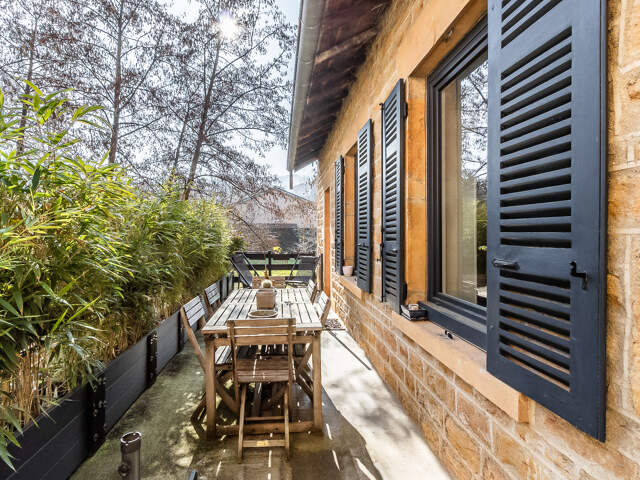RARE ! Une maison de village de 4 chambres avec un jardin en — photo du bien
