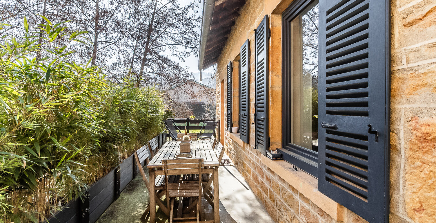 RARE ! Une maison de village de 4 chambres avec un jardin en — photo 1