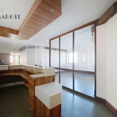 Bureau 8 pièces 336800 €