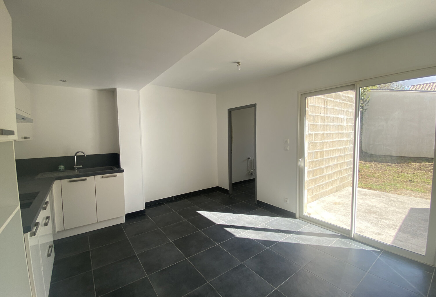 Maison de ville rénovée 140 m2 avec extérieur et garage 4720 — photo 1