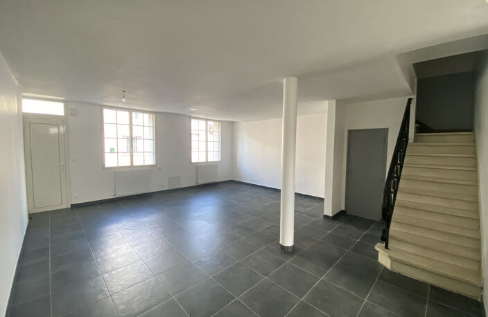Maison de ville rénovée 140 m2 avec extérieur et garage 4720 — photo 2