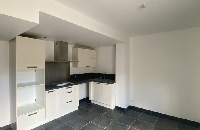 Maison de ville rénovée 140 m2 avec extérieur et garage 4720 — photo 4