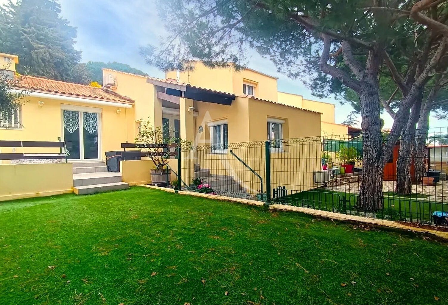 Sete (Corniche) - Maison de 98M² de type 4 avec garage et atelier — photo 1