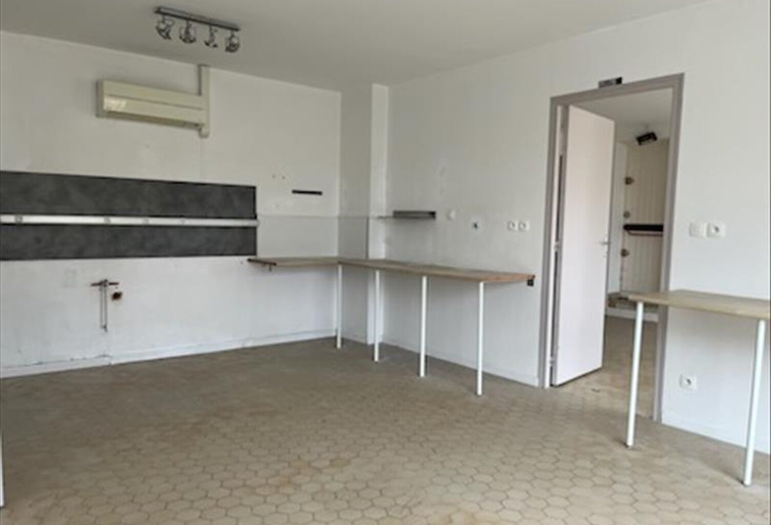 Vente immeuble   Abzac (33230) — photo 1