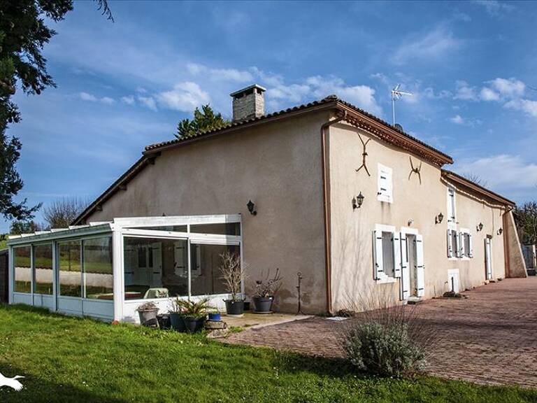 Maison en pierre de 4 pièces principales — photo 1