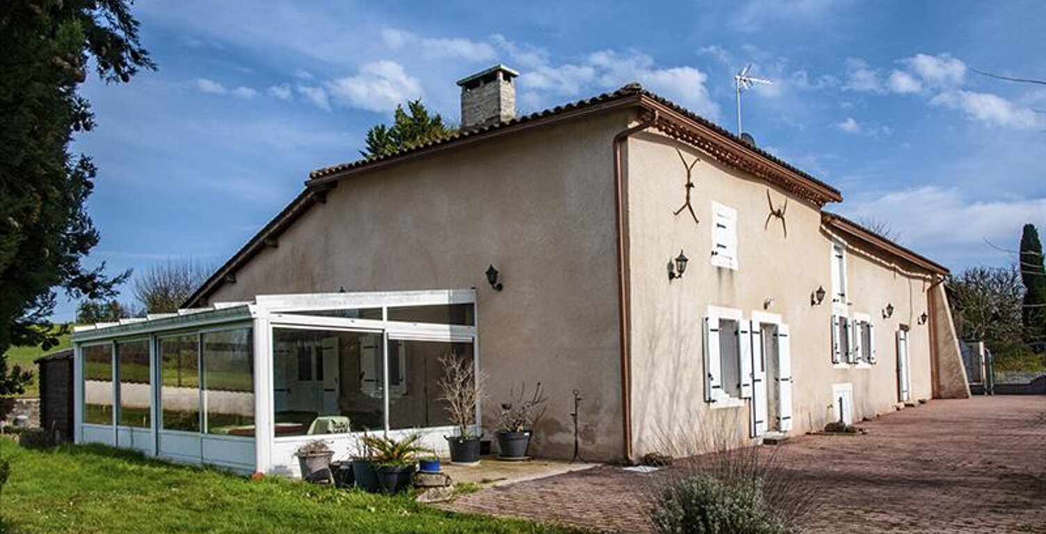 Maison en pierre de 4 pièces principales — photo 1